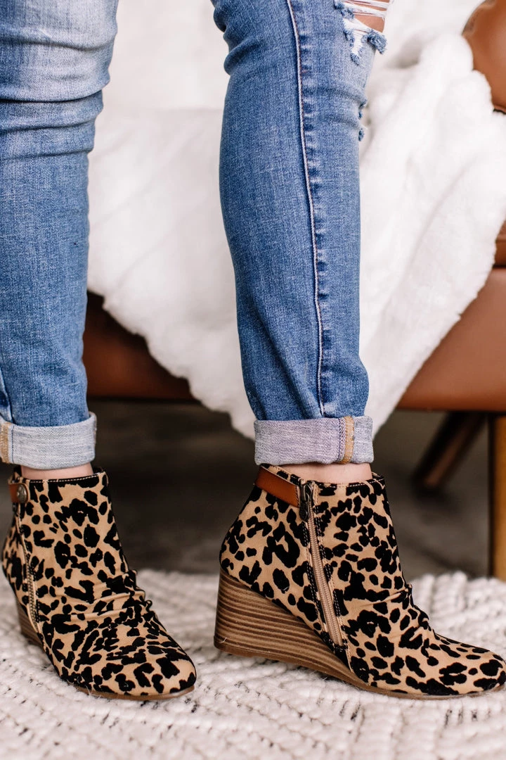 No Ship Drop Ship New Arrivals Berrey Sahara WildCat Grasslands Blow Fish Bootie 12 No Ship Drop Ship New Arrivals Berrey Sahara WildCat Grasslands Blow Fish Bootie