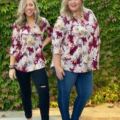 Boutique Simplified Floral Motif 3/4 Sleeve Top