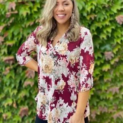 Boutique Simplified Floral Motif 3/4 Sleeve Top