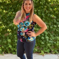 Boutique Simplified Everyday Essentials Tank In Floral New Arrivals