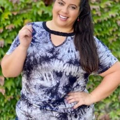 Boutique Simplified Lei In Tie Dye Short Sleeve Top