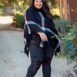 Boutique Simplified Weekend In The City Poncho