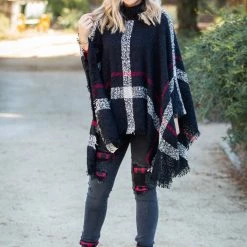 Boutique Simplified Weekend In The City Poncho