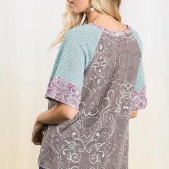 Boutique Simplified Picturesque Paisley Raglan Top