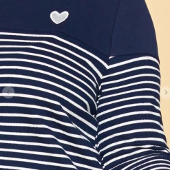 Iris & Rainbow Boutique #J809 Heart On The Line Top