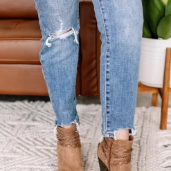 Iris & Rainbow Boutique New Arrivals #K770 Take A Knee Judy Blue Girlfriend Jeans 36 Iris & Rainbow Boutique New Arrivals #K770 Take A Knee Judy Blue Girlfriend Jeans