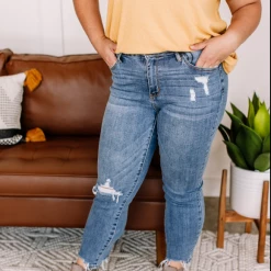 Iris & Rainbow Boutique New Arrivals #K770 Take A Knee Judy Blue Girlfriend Jeans 26 Iris & Rainbow Boutique New Arrivals #K770 Take A Knee Judy Blue Girlfriend Jeans