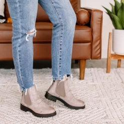 Iris & Rainbow Boutique New Arrivals #K770 Take A Knee Judy Blue Girlfriend Jeans 25 Iris & Rainbow Boutique New Arrivals #K770 Take A Knee Judy Blue Girlfriend Jeans