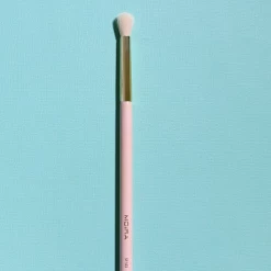 Iris & Rainbow Boutique #N209 103 -Defined Crease Brush