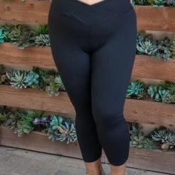 Boutique Simplified New Arrivals Perfect Curves Crop Leggings
