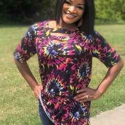 Boutique Simplified Burst Of Color Short Sleeve Top