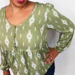 Iris & Rainbow Boutique #K751 A Gem Of A Top