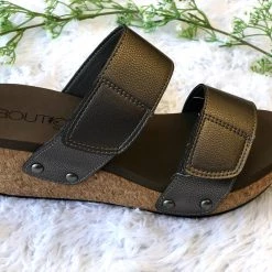 Iris & Rainbow Boutique #A17 Pure Bliss Strappy Wedges (Silver)