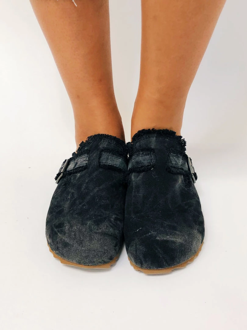 Iris & Rainbow Boutique K550 Livin' The Dream Picnic Shoes (Acid Wash Black) 5 Iris & Rainbow Boutique K550 Livin' The Dream Picnic Shoes (Acid Wash Black)