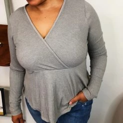 Iris & Rainbow Boutique #K783 Making The Most Of It Top (Heather Grey) New Arrivals