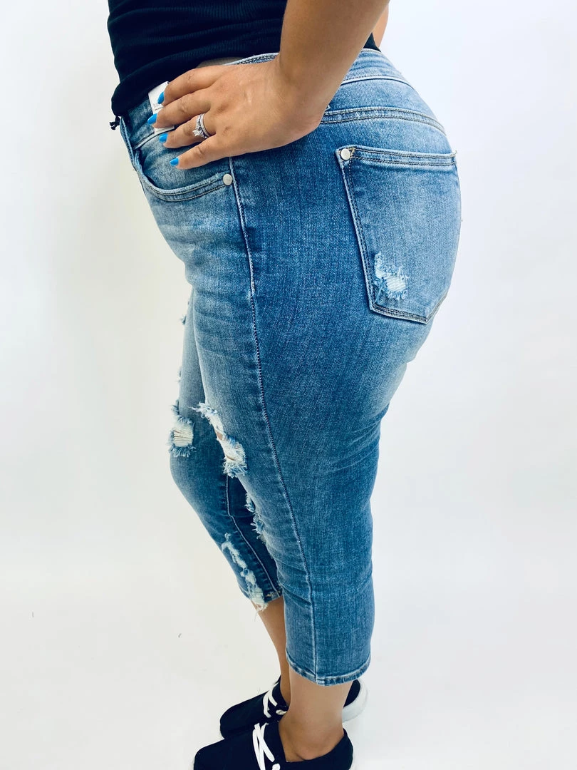 Iris & Rainbow Boutique #K442 Run The World Judy Blue Skinny Capri 4 Iris & Rainbow Boutique #K442 Run The World Judy Blue Skinny Capri