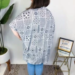 Iris & Rainbow Boutique #M609 Feel The Vibe Cardigan (White)