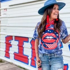 Iris & Rainbow Boutique New Arrivals #J459 Kiss Of Pride Tee