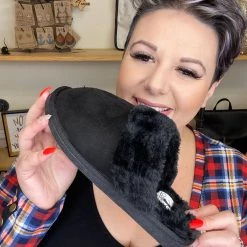 Iris & Rainbow Boutique New Arrivals #924 Winter Cozy Slippers (black)