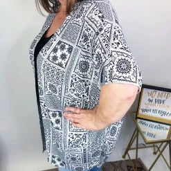 Iris & Rainbow Boutique #M609 Feel The Vibe Cardigan (White)