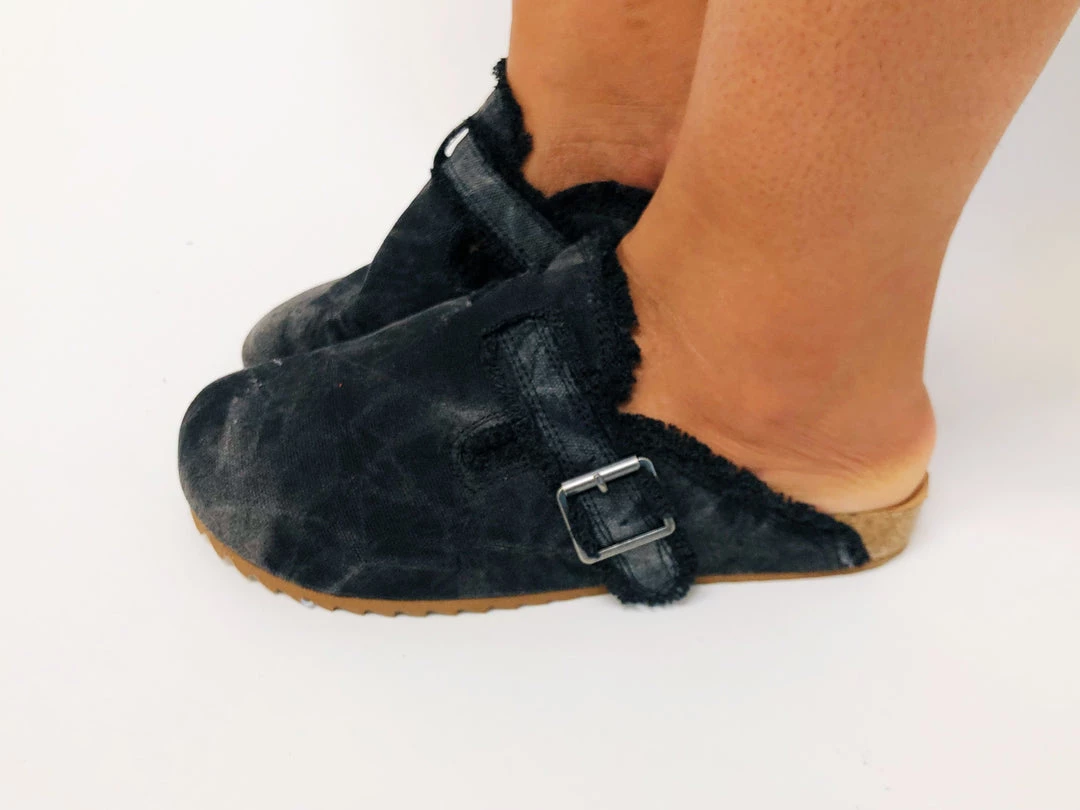 Iris & Rainbow Boutique K550 Livin' The Dream Picnic Shoes (Acid Wash Black) 4 Iris & Rainbow Boutique K550 Livin' The Dream Picnic Shoes (Acid Wash Black)