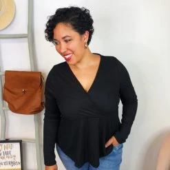Iris & Rainbow Boutique #K781 Making The Most Of It Top (BLACK)