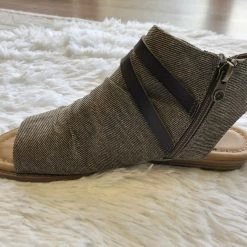 Iris & Rainbow Boutique #706 Smokey Gladiator Sandals