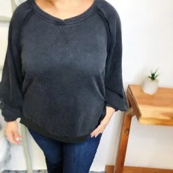 Iris & Rainbow Boutique #L520 Fall On Me POL Pullover (Black) New Arrivals