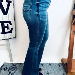 Iris & Rainbow Boutique #M223 Minimal It Girl Flare Judy Blue Jeans