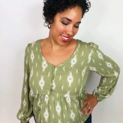 Iris & Rainbow Boutique #K751 A Gem Of A Top