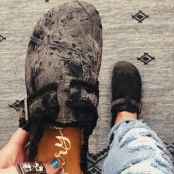 Iris & Rainbow Boutique K550 Livin' The Dream Picnic Shoes (Acid Wash Black)