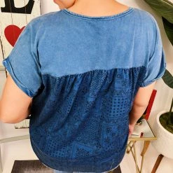 Iris & Rainbow Boutique #M738 It's All About The Details Top