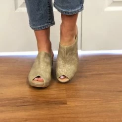 Iris & Rainbow New Arrivals #H100 Trinity Gold Leopard Mules