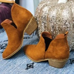 Iris & Rainbow Boutique #K765 Work It Girl Boots (Brown) New Arrivals