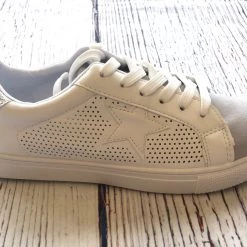 Iris & Rainbow Boutique #617 Superstar Shoes (white)