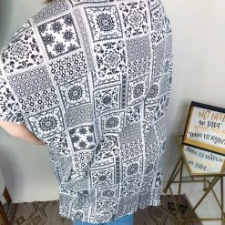 Iris & Rainbow Boutique #M609 Feel The Vibe Cardigan (White)