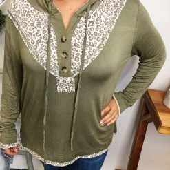 Iris & Rainbow Boutique #L557 Pretty Leopard Top 16 Iris & Rainbow Boutique #L557 Pretty Leopard Top