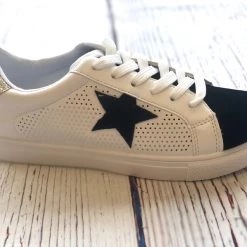 Iris & Rainbow Boutique #609 Superstar Shoes (black)