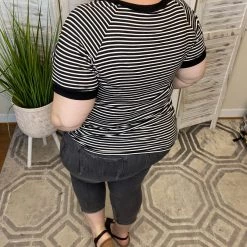 Iris & Rainbow Boutique #K151 Shade And Shadows Judy Blue Skinny Capri