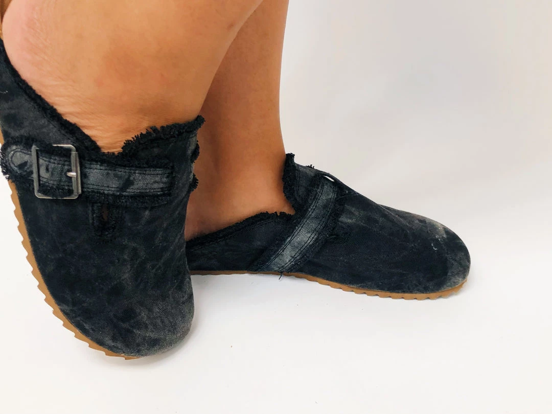 Iris & Rainbow Boutique K550 Livin' The Dream Picnic Shoes (Acid Wash Black) 7 Iris & Rainbow Boutique K550 Livin' The Dream Picnic Shoes (Acid Wash Black)