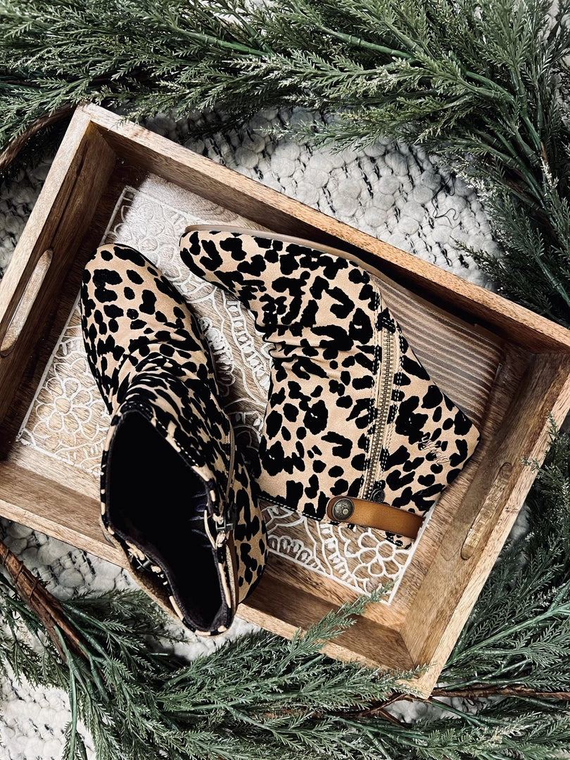 No Ship Drop Ship New Arrivals Berrey Sahara WildCat Grasslands Blow Fish Bootie 8 No Ship Drop Ship New Arrivals Berrey Sahara WildCat Grasslands Blow Fish Bootie