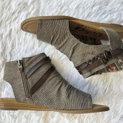 Iris & Rainbow Boutique #706 Smokey Gladiator Sandals