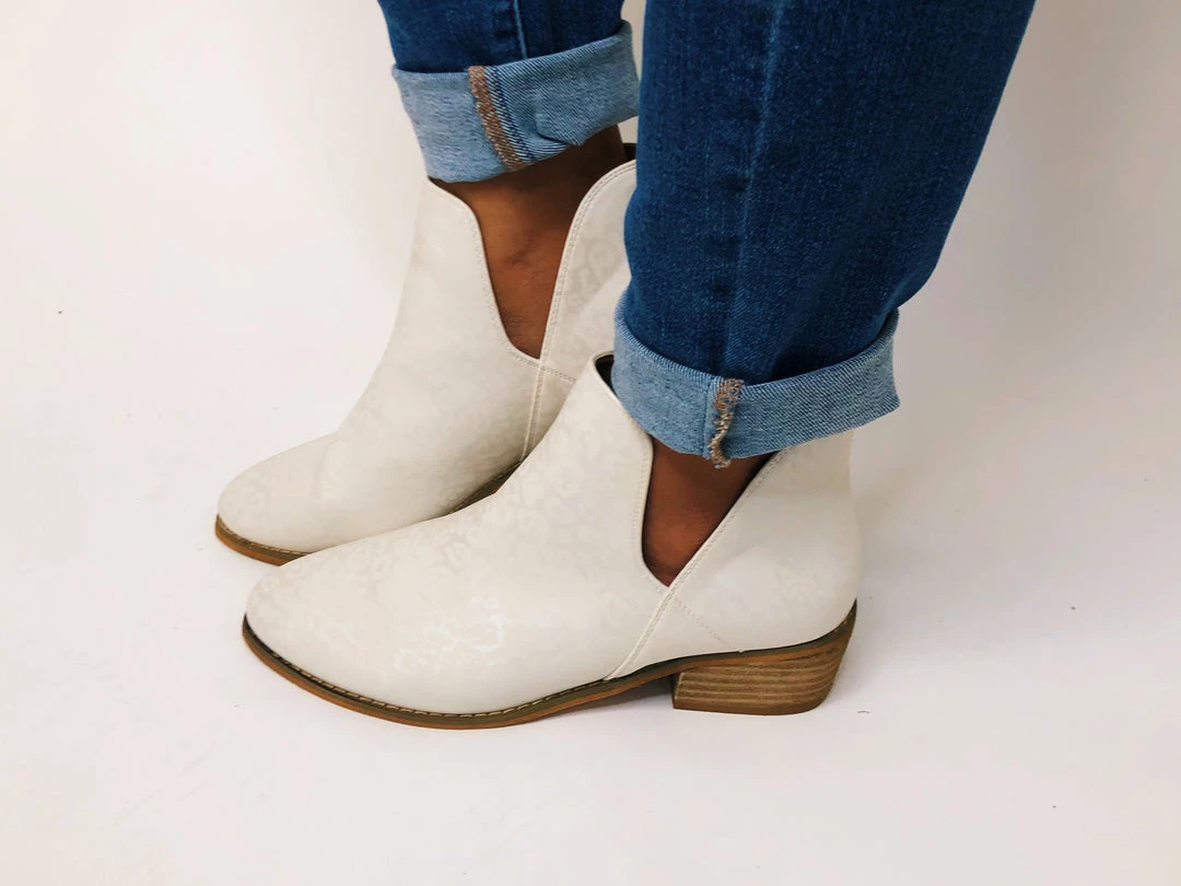 Iris & Rainbow Boutique New Arrivals K551 White Leopard V-Cut Boots 3 Iris & Rainbow Boutique New Arrivals K551 White Leopard V-Cut Boots