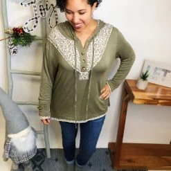 Iris & Rainbow Boutique #L557 Pretty Leopard Top 18 Iris & Rainbow Boutique #L557 Pretty Leopard Top