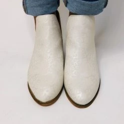Iris & Rainbow Boutique New Arrivals K551 White Leopard V-Cut Boots 7 Iris & Rainbow Boutique New Arrivals K551 White Leopard V-Cut Boots