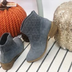 Iris & Rainbow Boutique #K976 The North Star Boots (Grey)