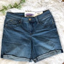 Iris & Rainbow Boutique #B158 Summer Dreams Cuffed Shorts (Light Wash) New Arrivals