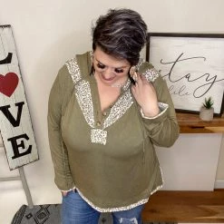 Iris & Rainbow Boutique #L557 Pretty Leopard Top