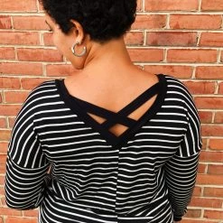 Iris & Rainbow Boutique New Arrivals #K622 Classic Lines Long Sleeve Top (Black)