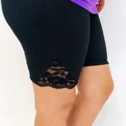 Iris & Rainbow Boutique New Arrivals #K393 My Floral Details On Shorts